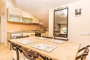 Lovely Flat Near Beach With Shared Pool in Kalkan