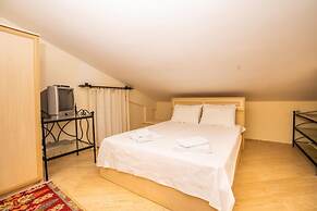 Lovely Flat Near Beach With Shared Pool in Kalkan