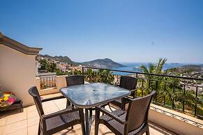 Lovely Flat Near Beach With Shared Pool in Kalkan