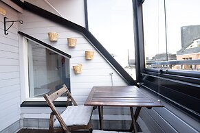 2ndhomes 2-Story Penthouse w Balcony