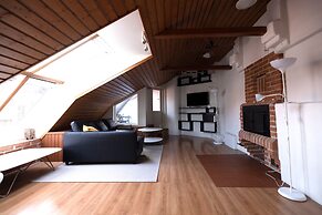 2ndhomes 2-Story Penthouse w Balcony