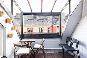 2ndhomes 2-Story Penthouse w Balcony