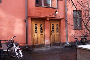 2ndhomes 2-Story Penthouse w Balcony