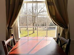 The Sunnyside Sisters Bed and Breakfast