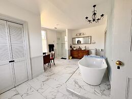 The Sunnyside Sisters Bed and Breakfast