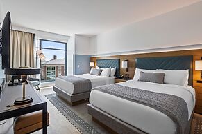 The Highlander at Radford, Tapestry Collection by Hilton