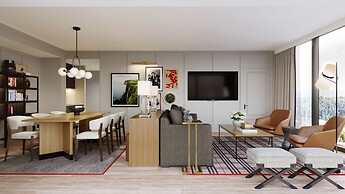 The Highlander at Radford, Tapestry Collection by Hilton