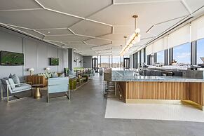 The Highlander at Radford, Tapestry Collection by Hilton