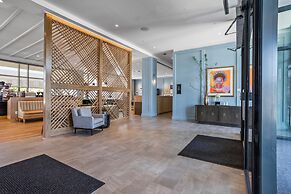 The Highlander at Radford, Tapestry Collection by Hilton