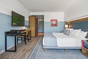 The Highlander at Radford, Tapestry Collection by Hilton