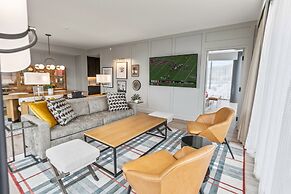 The Highlander at Radford, Tapestry Collection by Hilton