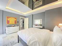 Flat With Bosphorus View and Backyard in Uskudar