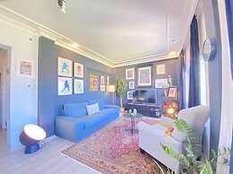 Flat With Bosphorus View and Backyard in Uskudar