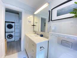 Flat With Bosphorus View and Backyard in Uskudar