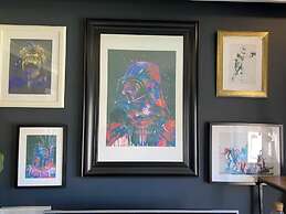 Flat With Bosphorus View and Backyard in Uskudar