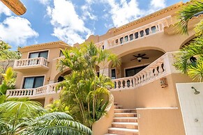 Vista Hermosa Overlooks Sea From Every Room