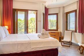 Enchanting Villa With Backyard in Cesme Near Beach