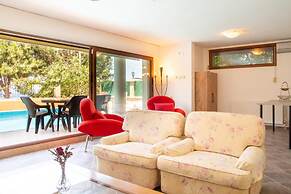 Enchanting Villa With Backyard in Cesme Near Beach