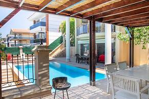 Enchanting Villa With Backyard in Cesme Near Beach