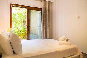 Enchanting Villa With Backyard in Cesme Near Beach