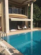Enchanting Villa With Backyard in Cesme Near Beach