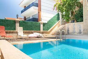 Enchanting Villa With Backyard in Cesme Near Beach