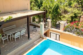Enchanting Villa With Backyard in Cesme Near Beach