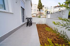 Charming and Central Flat Near Beach in Muratpasa
