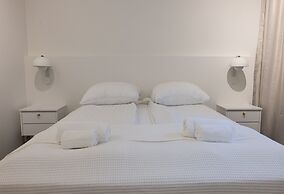 2ndhomes Stunning 3BR Apartment w Sauna