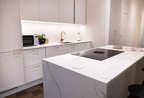 2ndhomes Stunning 3BR Apartment w Sauna