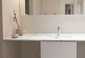 2ndhomes Stunning 3BR Apartment w Sauna