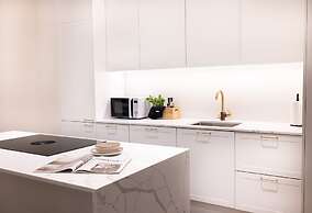 2ndhomes Stunning 3BR Apartment w Sauna