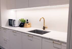 2ndhomes Stunning 3BR Apartment w Sauna