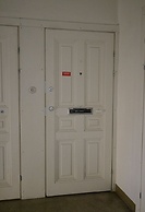 2ndhomes Stunning 3BR Apartment w Sauna