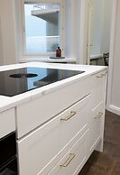 2ndhomes Stunning 3BR Apartment w Sauna