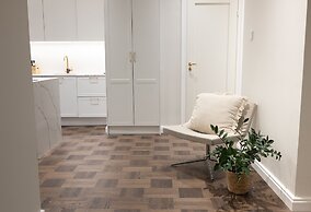 2ndhomes Stunning 3BR Apartment w Sauna