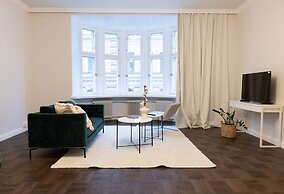 2ndhomes Stunning 3BR Apartment w Sauna