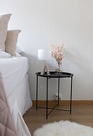 2ndhomes Bright 1BR Home in the Center