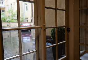 2ndhomes Bright 1BR Home in the Center