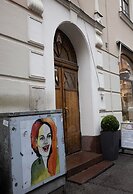 2ndhomes Bright 1BR Home in the Center