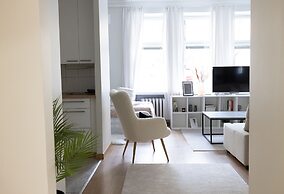 2ndhomes Bright 1BR Home in the Center