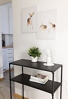 2ndhomes Bright 1BR Home in the Center