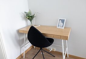 2ndhomes Bright 1BR Home in the Center