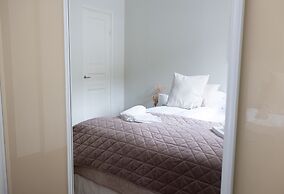 2ndhomes Bright 1BR Home in the Center