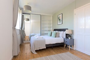 Cosy Room in Morden