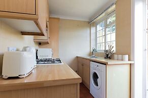 Cosy Room in Morden
