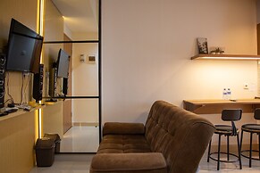 Modern And Classic 1Br At Evenciio Apartment