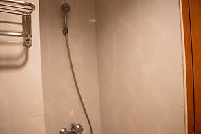 Modern And Classic 1Br At Evenciio Apartment