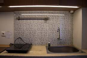 Modern And Classic 1Br At Evenciio Apartment