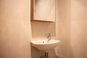 Modern And Classic 1Br At Evenciio Apartment